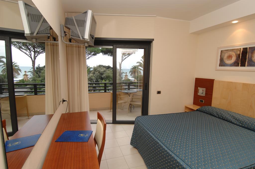 Hotel Albatros Terracine Chambre photo