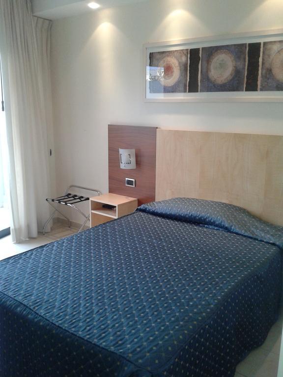 Hotel Albatros Terracine Extérieur photo