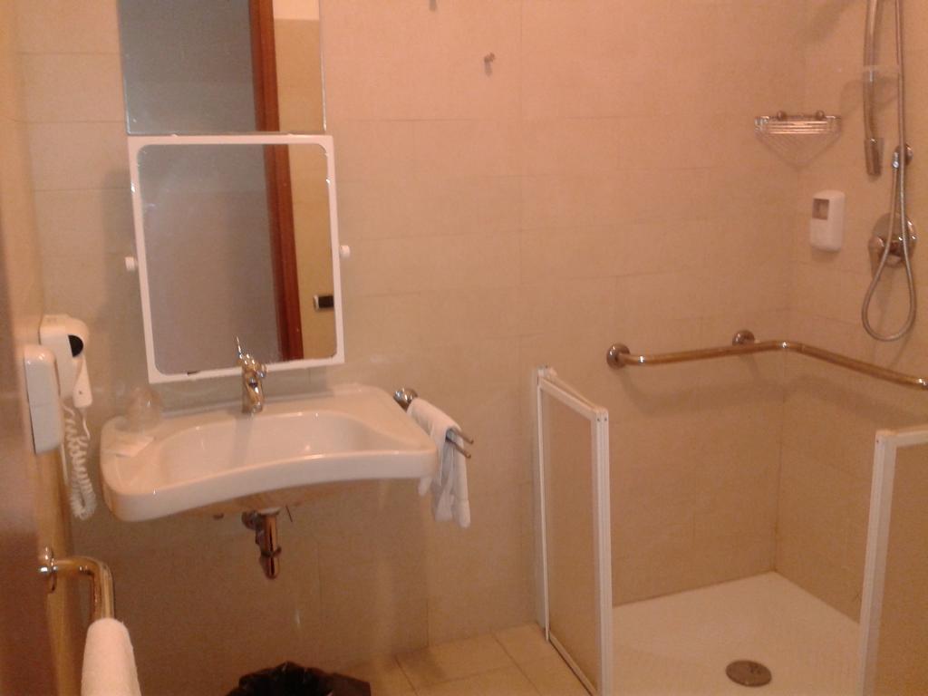 Hotel Albatros Terracine Extérieur photo