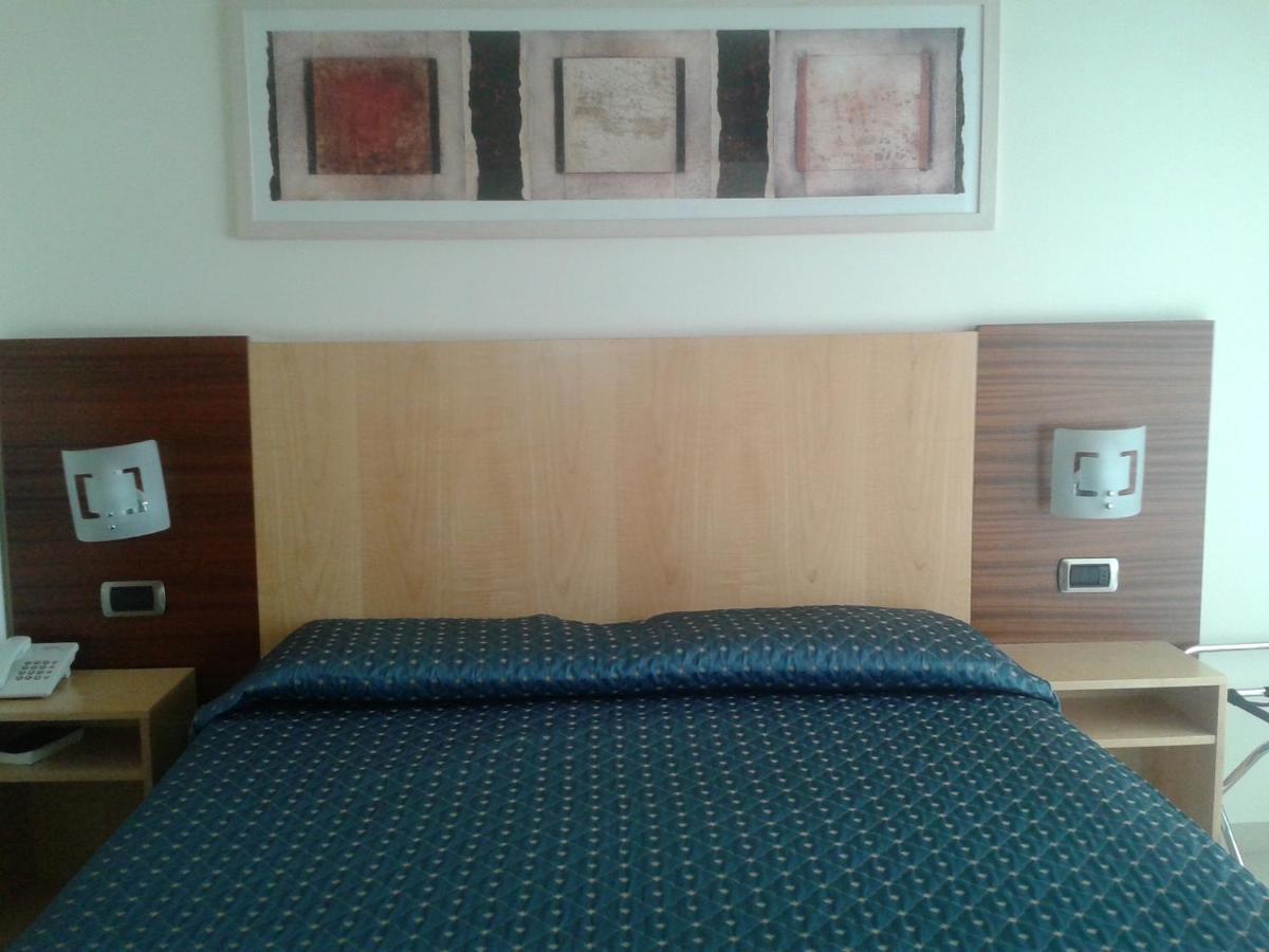 Hotel Albatros Terracine Chambre photo