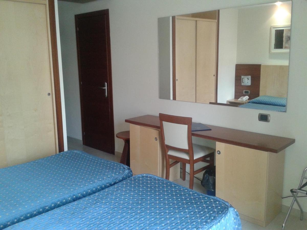 Hotel Albatros Terracine Chambre photo