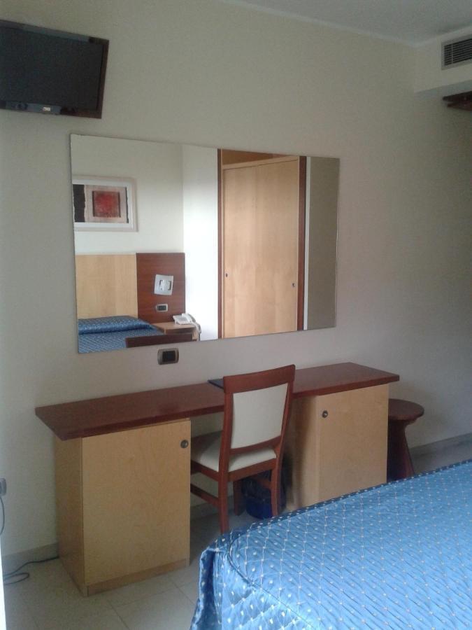Hotel Albatros Terracine Chambre photo
