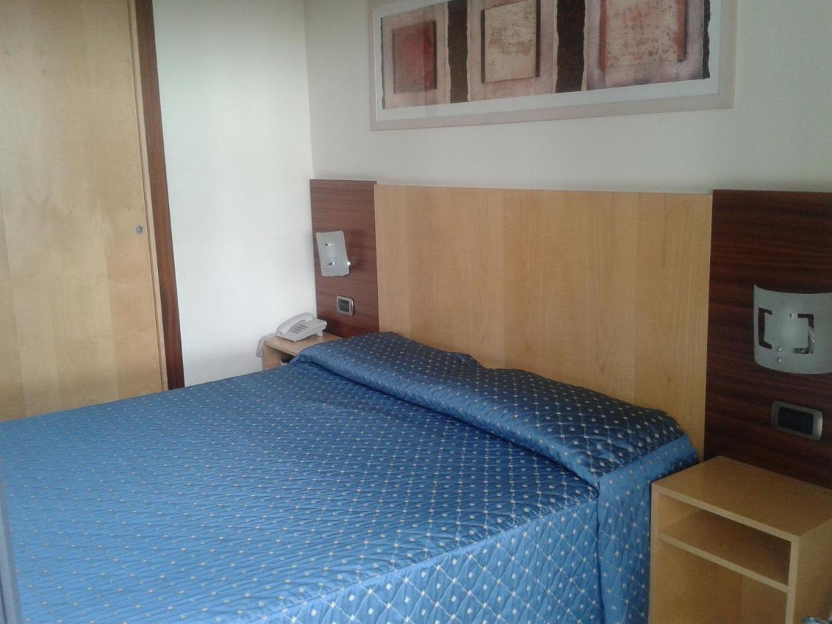 Hotel Albatros Terracine Chambre photo
